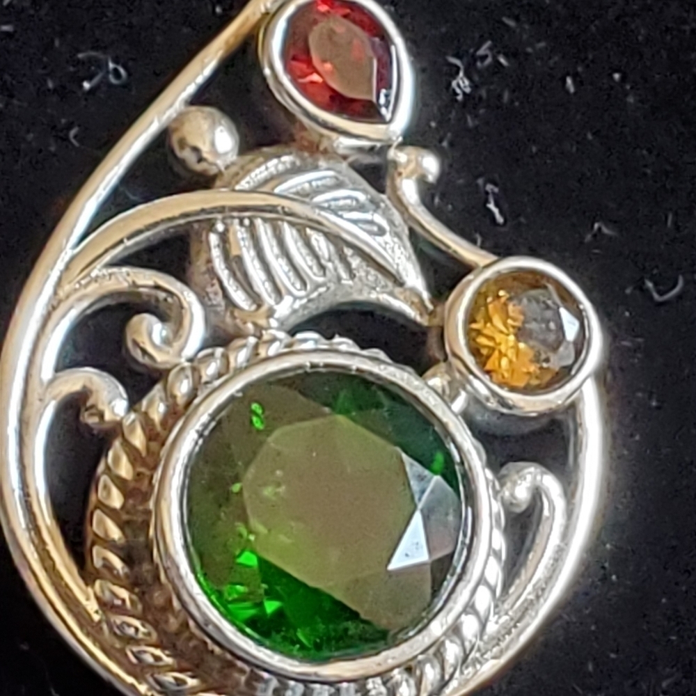 Bali Legacy Chrome Diopside, Brazilian citrine, and Mozambique Garnet necklace - Picture 10 of 11